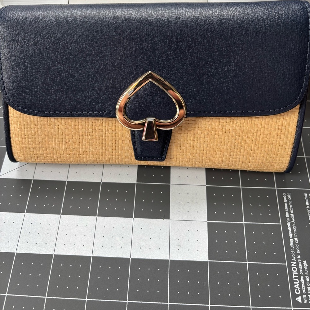 ✨NEW✨ Kate Spade small flat chain wallet. Straw material, navy blue.